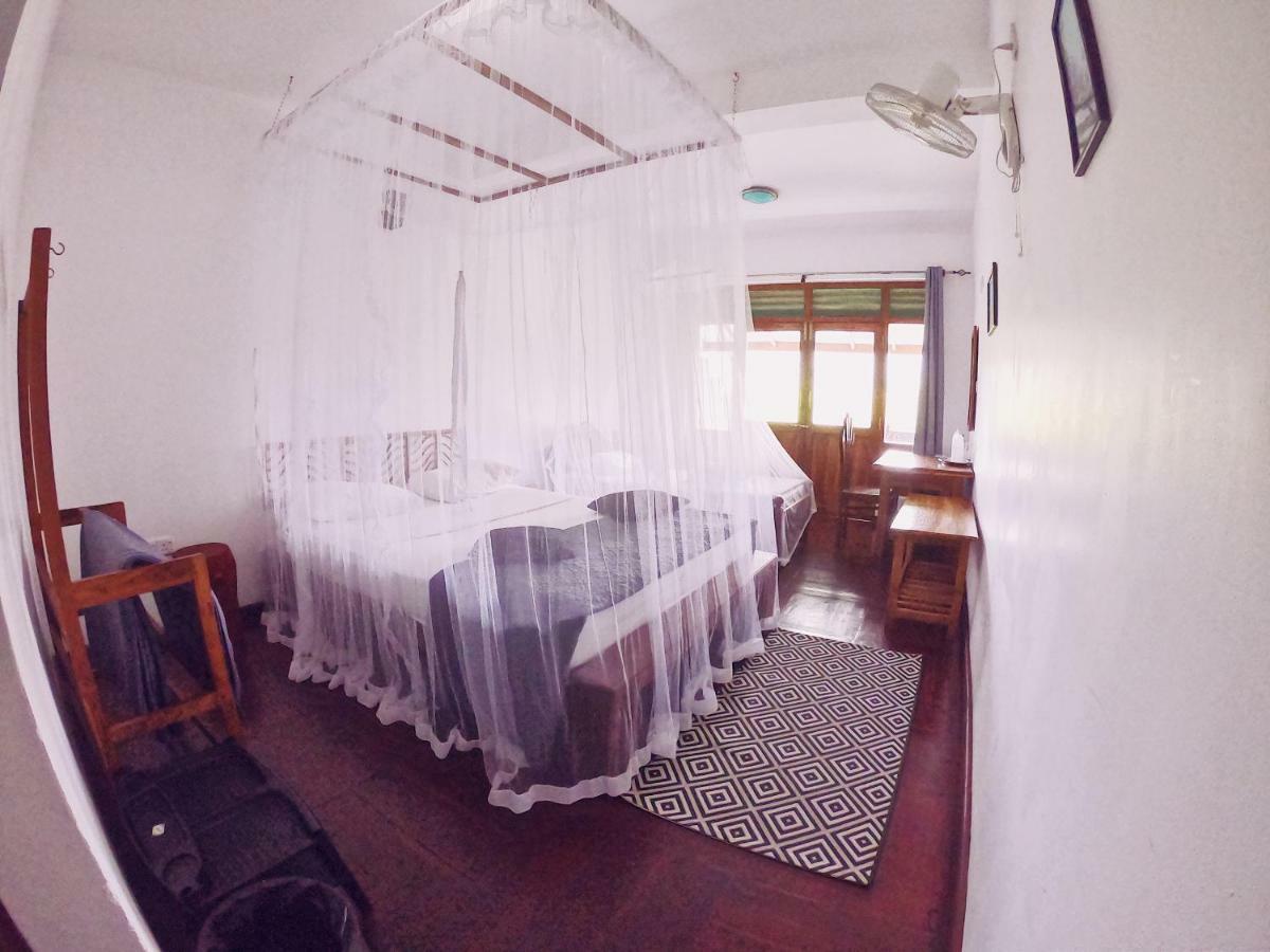 โรงแรมลักษมิส เอลลา ภายนอก รูปภาพ